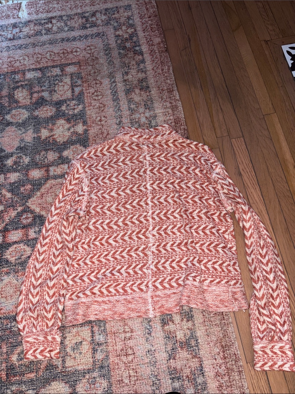 BKE pullover size small - Picture 7 of 8